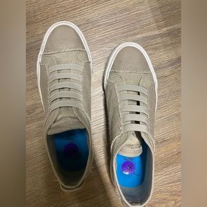 blowfish size 8 1/2 like a brown/ khaki great condition worn a few times!